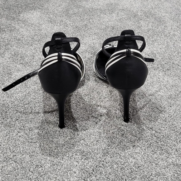 White House Black market ankle strap heels - Picture 4 of 6